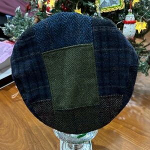 Elegant Patchwork Wool Beret - Black and Green